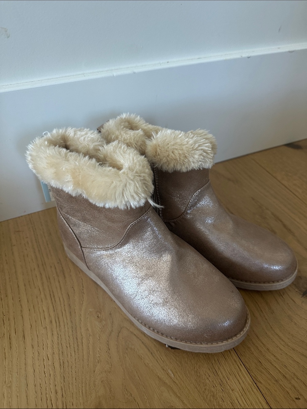 Cat & Jack Kids Metallic Tan Faux-Fur Winter Boots 4 NWT